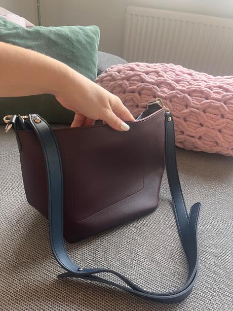 Crossbody kabelka, reserved