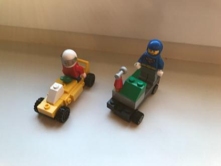 Lego -auticka 2 ks 5,5 cm a 6,5 cm + 2 ks panaciky,