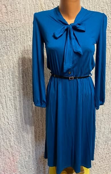 Modré tričkovinové šaty s mašľou s  e-vie, e-vie,s