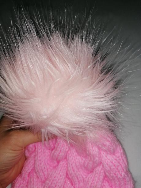 Čapica s brmbolcom, 48