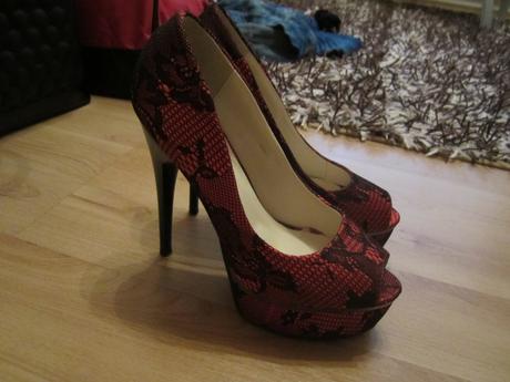 Červené čipkované lodičky, 37