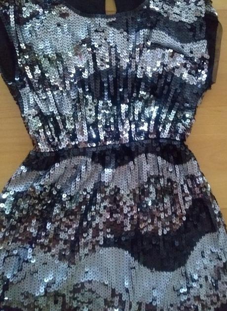 Flitrovane saty, marks & spencer,140