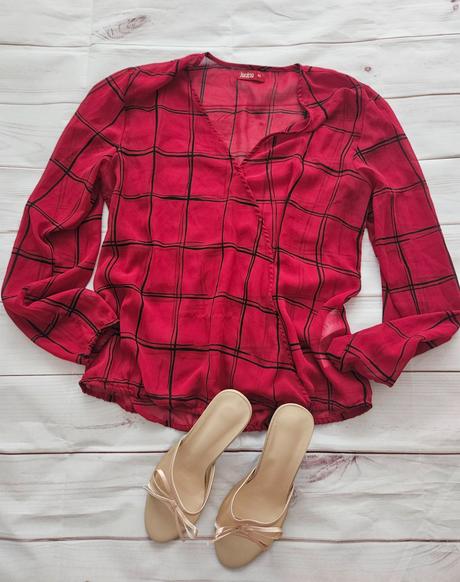 Pekná lahulinká blúzka, 42