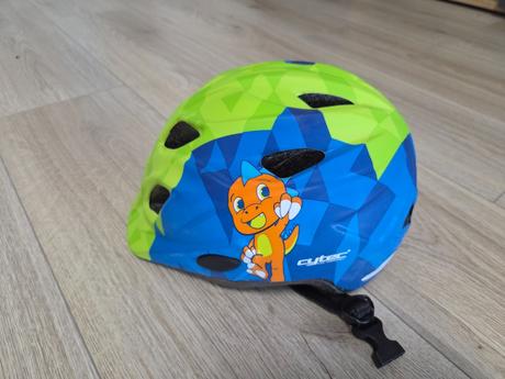 Cyklistická prilba, s