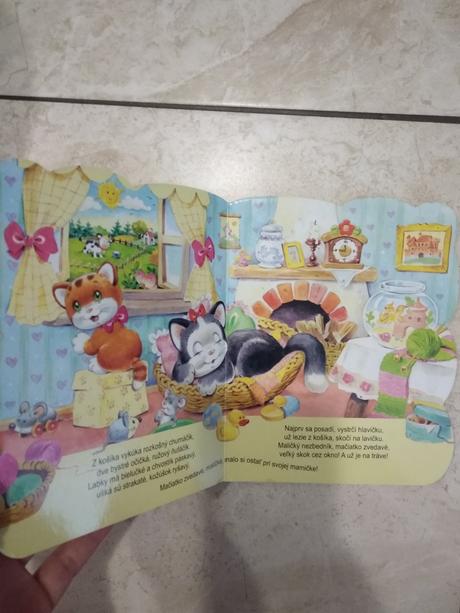 Knižka zvedavé mačiatko,