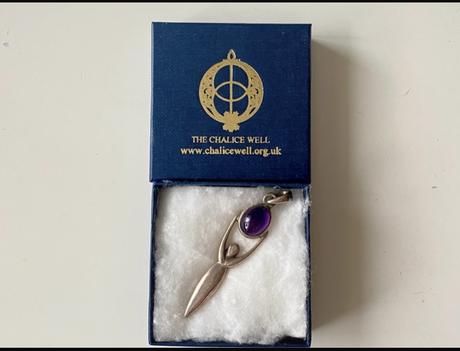 Strieborný prívesok s ametystom,