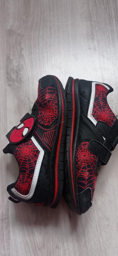 Tenisky spiderman, 31