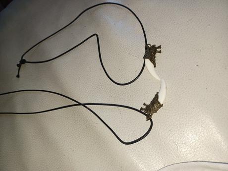 Náhrdelník zub medveda,