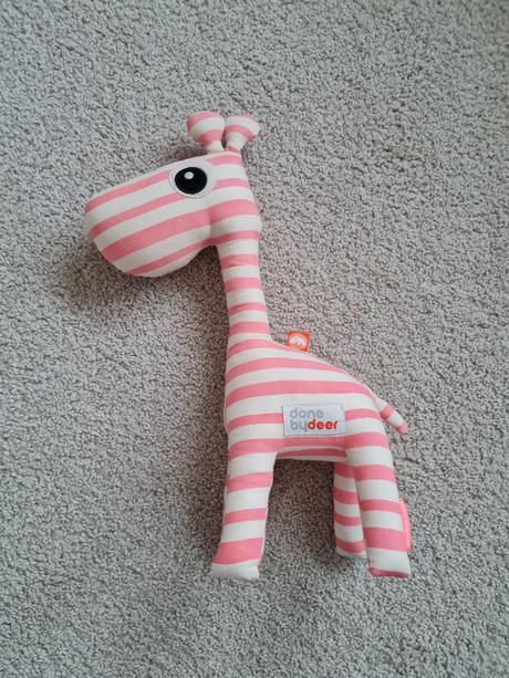 Žirafa done by deer,