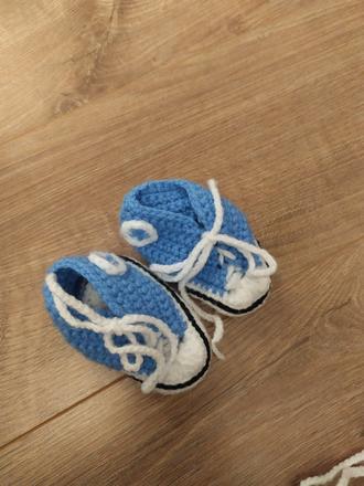Háčkované papučky, capačky, <17