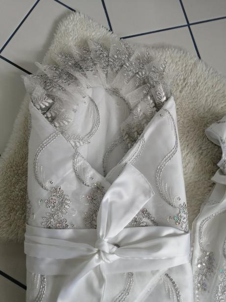 Perina ku krstu plu šaty luxusna, 