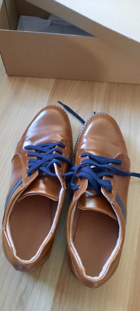 Oblek, nohavice, košeľa a topánky na 1. sv. p., 140