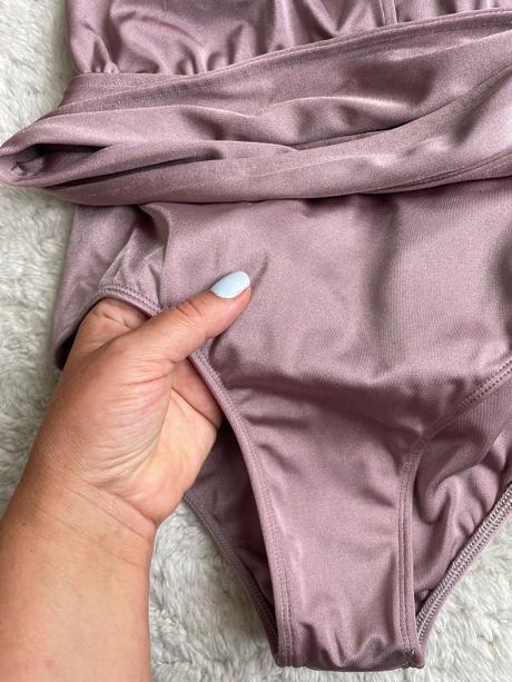 Leskle staroruzove plavky s viazanim,