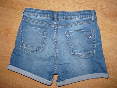 Kratasy s kvetinou, 152