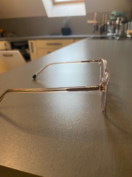 Okuliare z modrym sklom, 