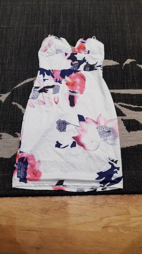 Dievčenské šaty, 158