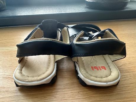 Kožené sandalky, 32