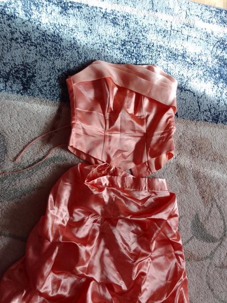 Spoločenské šaty, 38