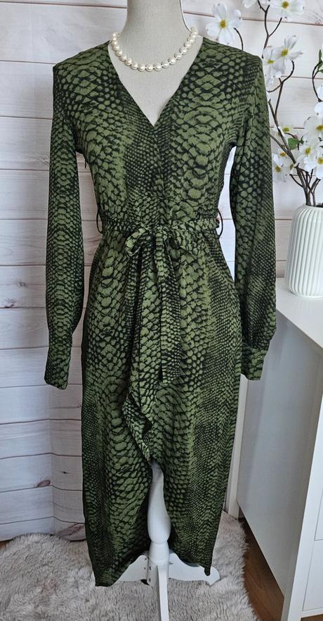 Krásne lahulinké šaty, 36