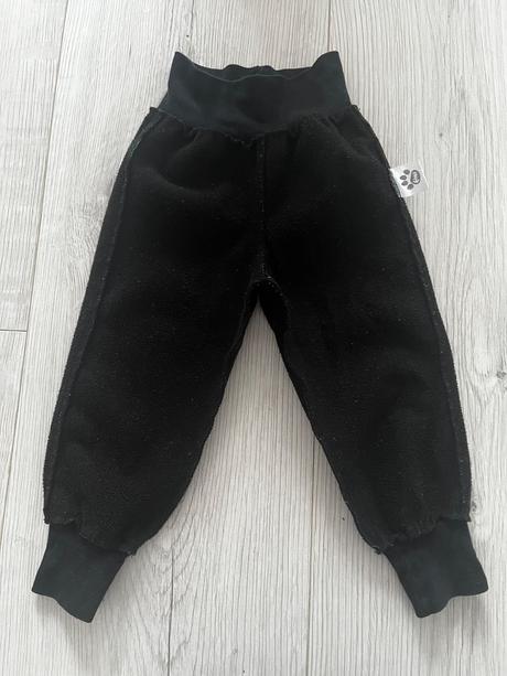 Čierne softshellové nohavice zateplené flisom, 86