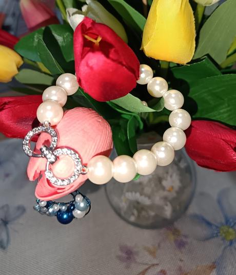 Náramok z náušnicami, 