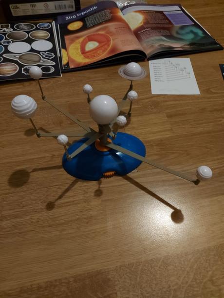 Vesmír kniha + pracovny zošit,