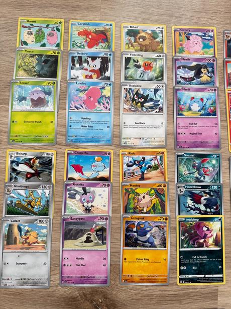 Pokémon balík 50 ks kariet + jumbo + pokébal,