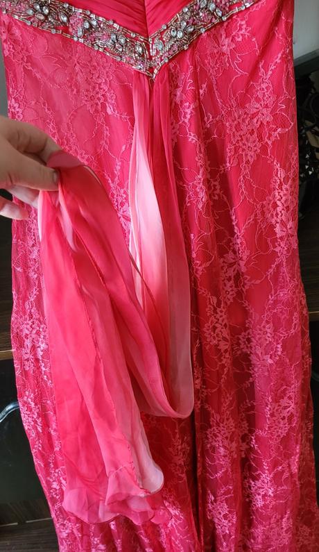 Dlhé spoločenské šaty, 40