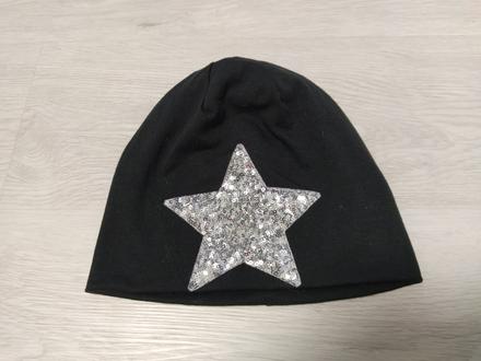 Čierna čiapka s hviezdou 140/152, 140