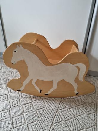 Dreveny hojdaci konik,