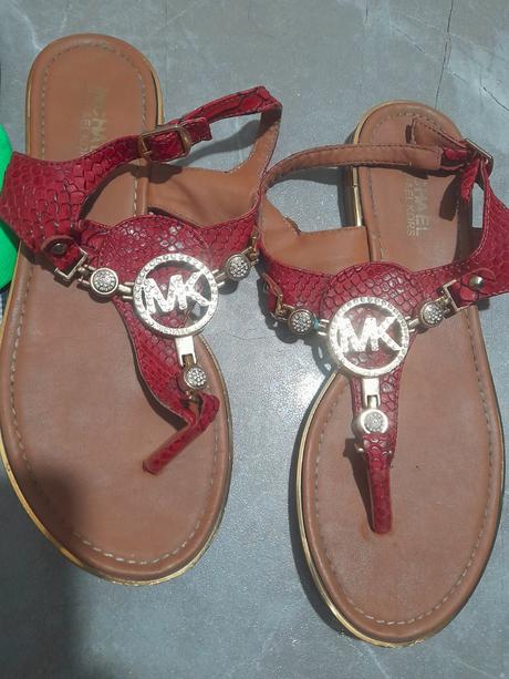 Rôzne značkové šľapky a topánky v 38/38, cena 5e, 39