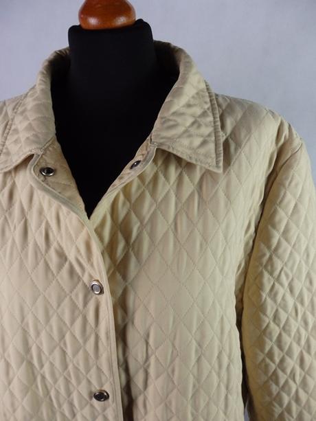 Kvalitná prechodná bunda, 48