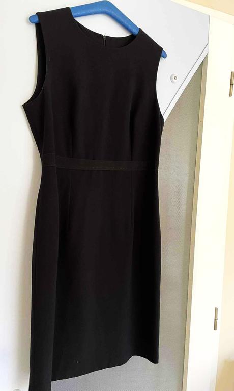 Luxusné púzdrové šaty, 40