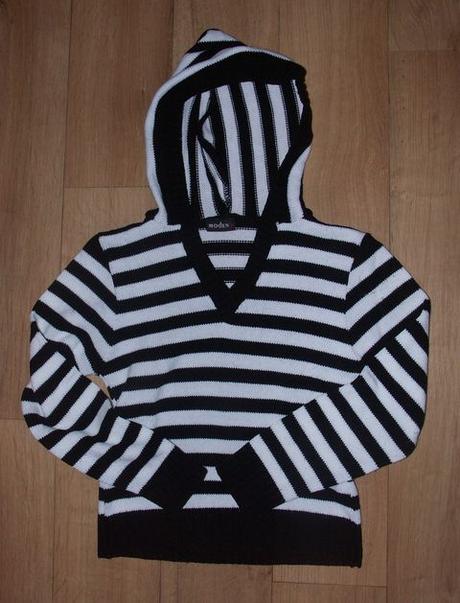 Svetrik s kapucnou vel 36/38 alebo s/m, m
