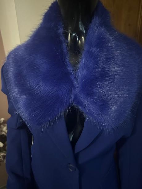 Kráľovský modrý nohavicový kostým zn. gaudi it 44, l / m