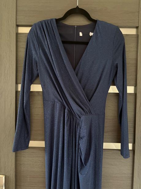 Trblietavé priliehavé šaty, s