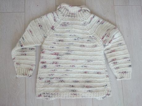Ručne štrikovaný vlnený svetrík, 104
