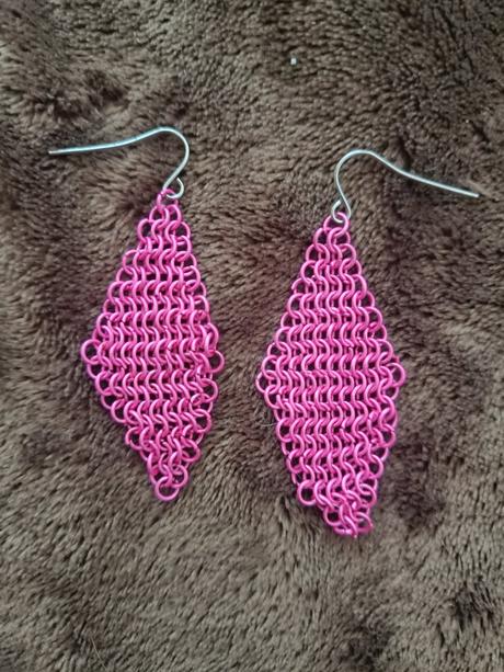 Ružové náušnice, gate