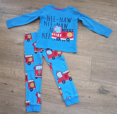 Pyžamá značky next, next,110