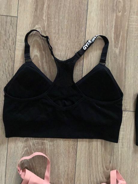 4 ks športových podprseniek, m