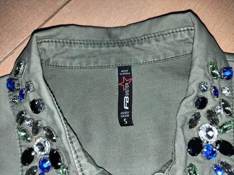 Košeľa s kamienkami na golieri veľ.s, s