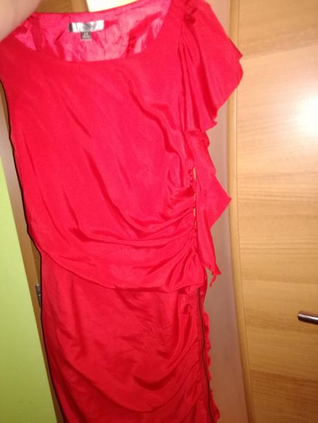 Syto červené asymetrické šaty s, s
