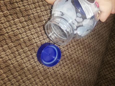 Fľaša na vodu a pochúťku,