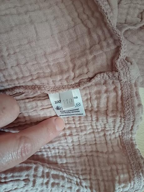 Mušelínové šaty, 110