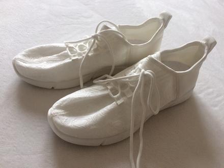 Svietiace tenisky, 41