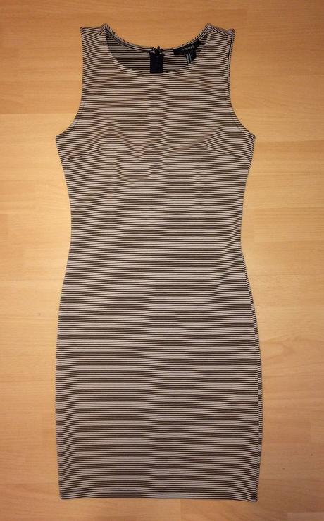 Elegantné puzdrové šaty forever 21, s