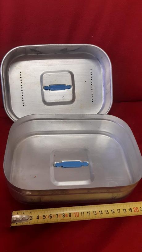 Predám plechovú krabicu., 