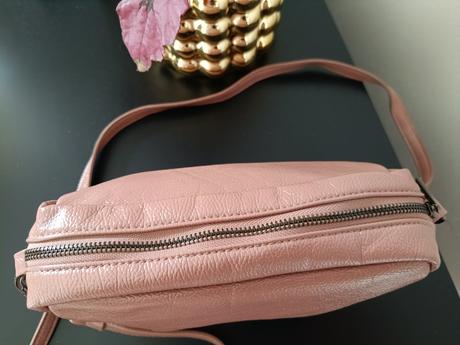 Menšia kabelka, reserved