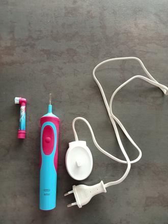 Elektrická zubná kefka,