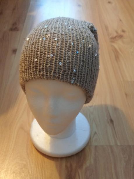 Pletená čiapka s flitrami, 